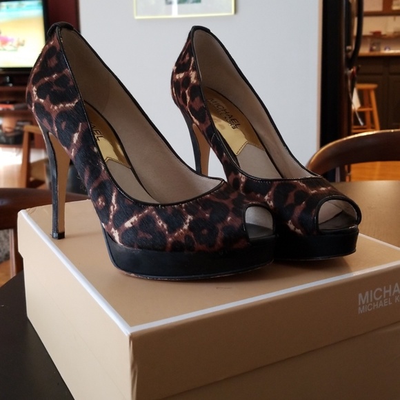 Michael Kors York Platform Printed Hairclaf - Picture 1 of 1